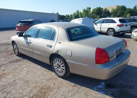 2005 Lincoln Town Car Signature Limited from USA, damaged, VIN 1LNHM82W25Y661430